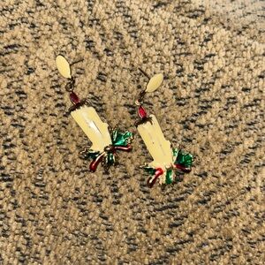 EUC vintage candle holiday earrings. 2” x .75” stud earring off white red green